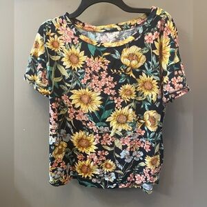 Maurice’s floral shirt. Size Large.